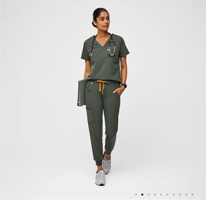 Figs Moss Scrub Set with Orange Drawstring